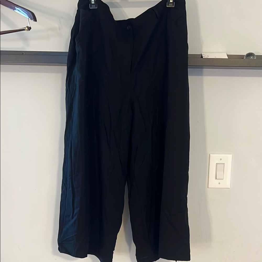 Elie Tahari Black Capris Relaxed Fit